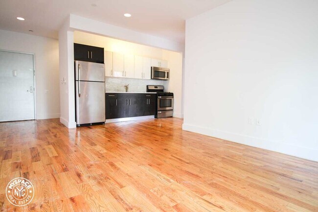 Building Photo - 480 Kosciuszko St