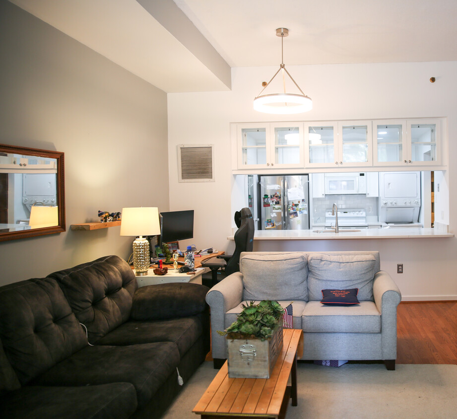 Welcome to the Atrium! - 1530 Key Blvd