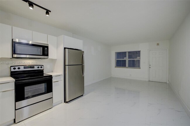 Foto del edificio - 1740 Funston St