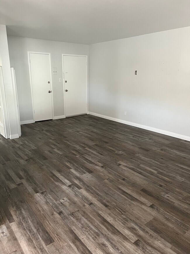 Building Photo - 5498 Carlson Dr