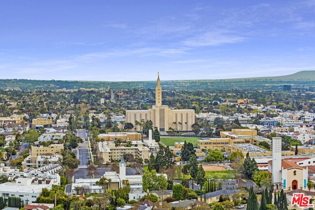 Building Photo - 10776 Wilshire Blvd