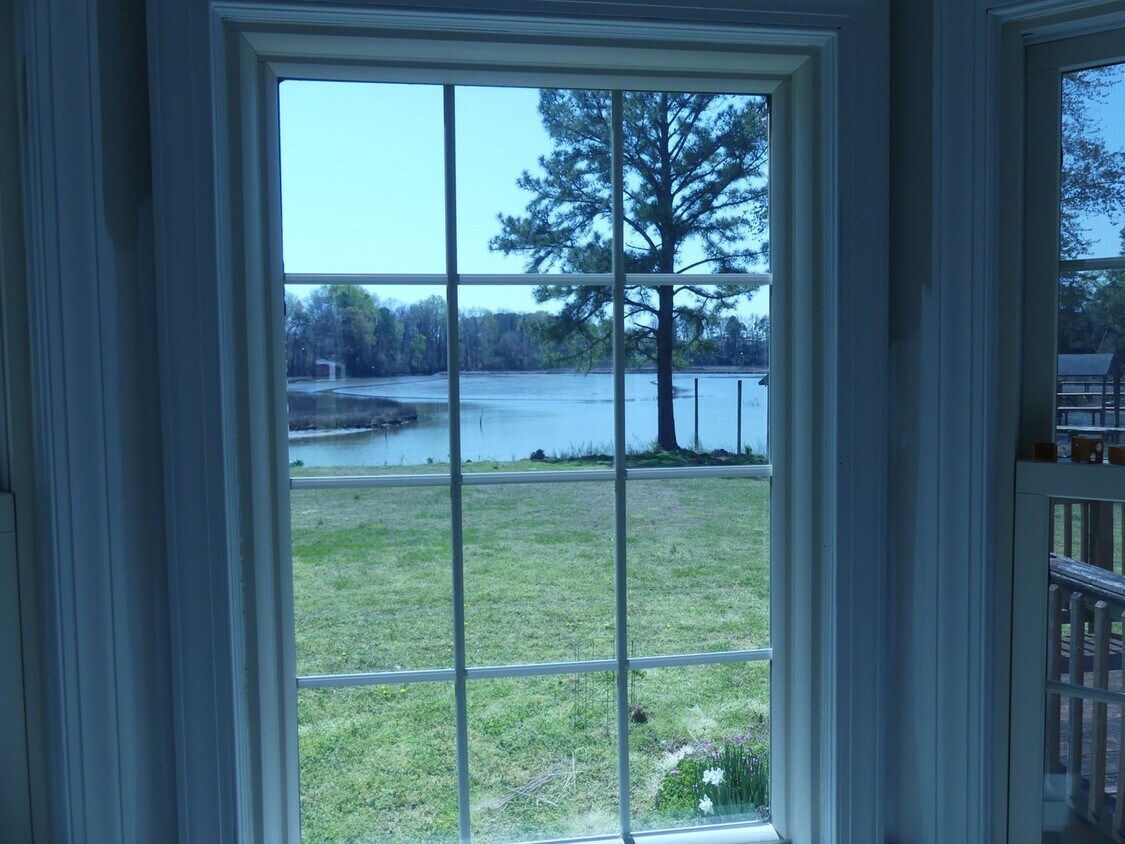 Primary Photo - Water Front home on the Poquoson River wit...