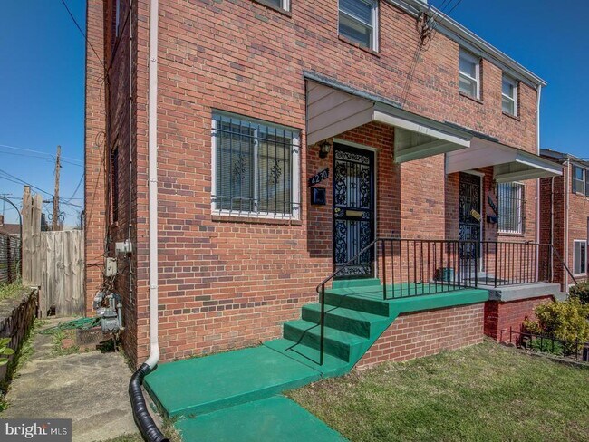 Building Photo - 4230 Hildreth St SE