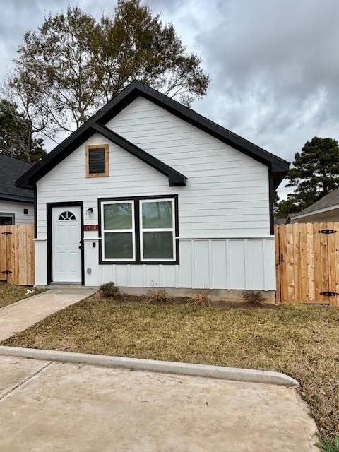 Building Photo - 16930 W Lynbrook