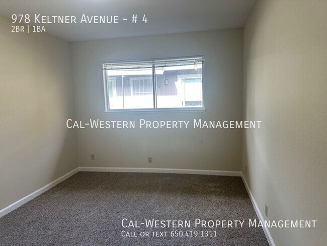 Foto del edificio - Nice Upstairs Unit With One Car Garage!