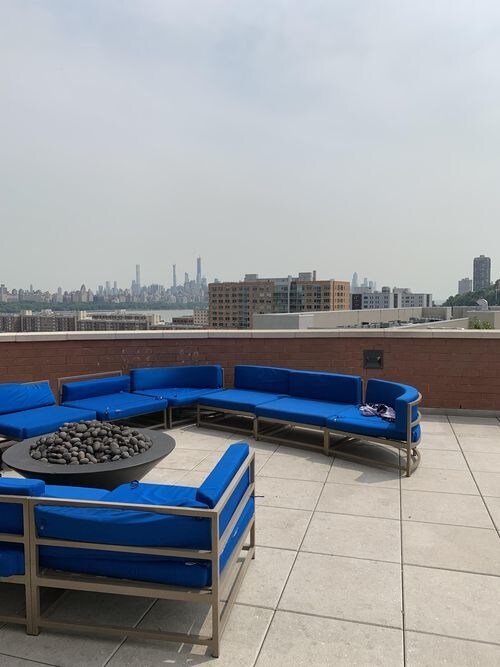 Building Photo - 10 Daibes Ct