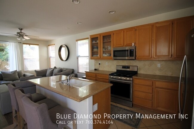 Building Photo - Beautiful 4 BR, 3.5 BA home in Carmel Valley
