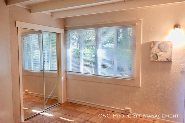 Building Photo - 4058 El Bosque Dr