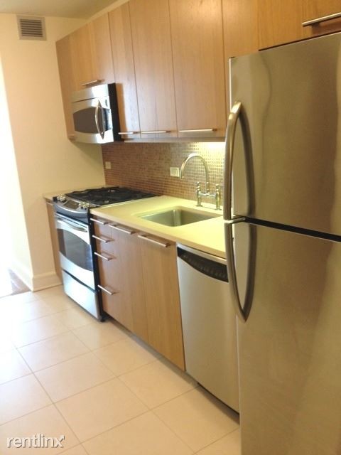 Building Photo - 1 br, 1 bath Apartment - 400 W 62nd St