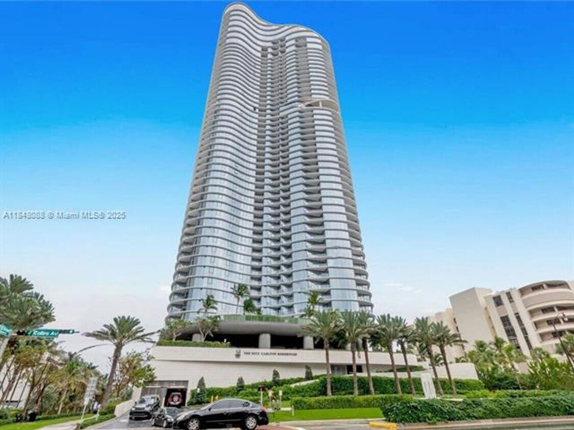 Primary Photo - 15701 Collins Ave
