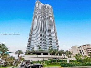 Building Photo - 15701 Collins Ave