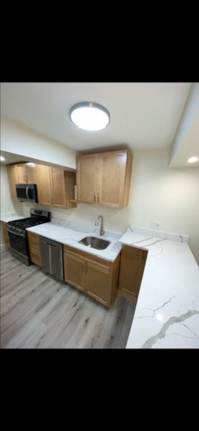 Building Photo - 26 Hazelwood St