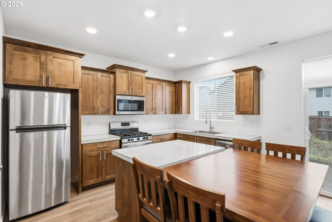 Building Photo - Stunning 3 Bedroom with Bonus Room | Solar Panels, Stainless Steel Appliances & Fenced Backyard