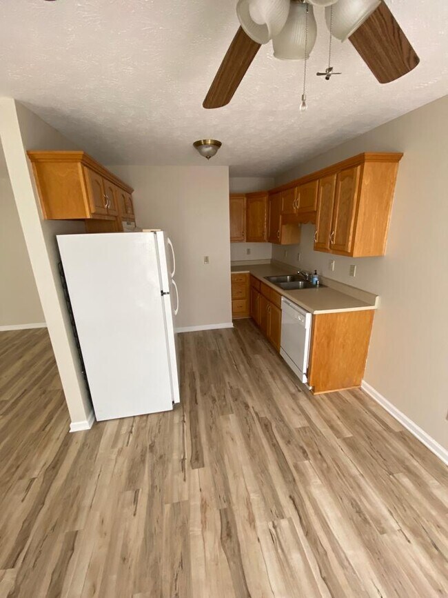 Foto del edificio - 107 Logan Ct