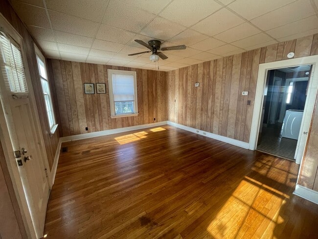 Building Photo - 404 W Edgerton St