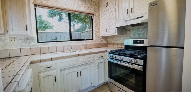 Kitchen - 3750 El Camino Real