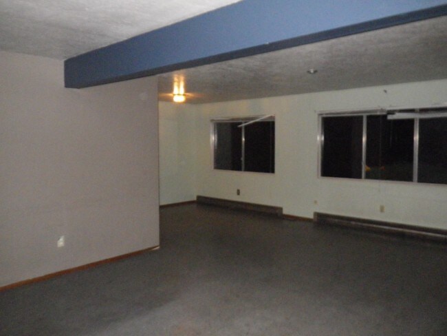 Building Photo - 1735 NE Wheatland Dr