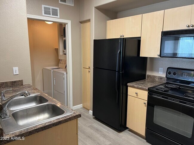 Foto del edificio - 18416 N Cave Creek Rd