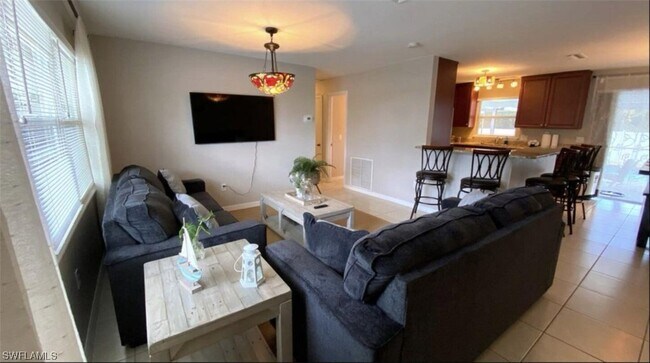 Foto del edificio - 8718 Beacon St