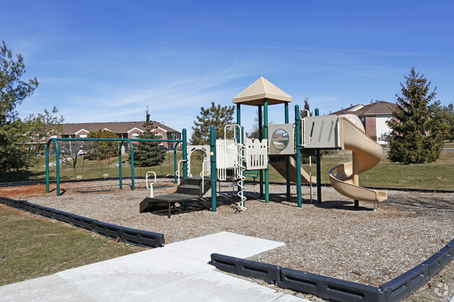 Área de juegos para niños - Sand Creek Apartment Homes