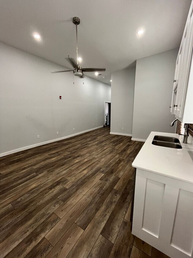 Foto del edificio - Downtown Loft Apartment