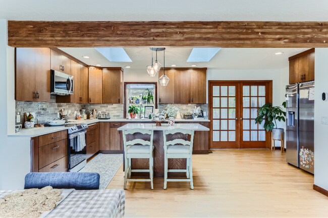 Foto del edificio - 6106 SE Riverside Dr