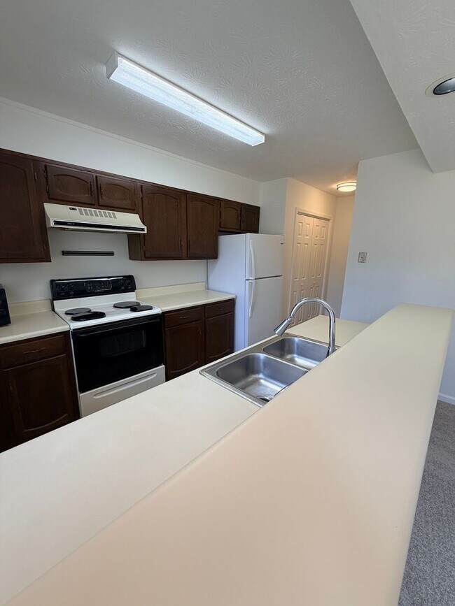 Foto del edificio - 5556 Clover Rise Ln
