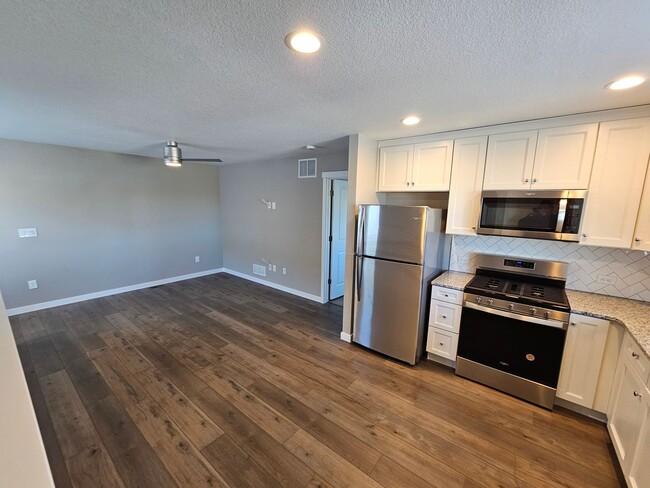 Building Photo - 1 Bed 1 Bath in Classics Greenway in 80922!