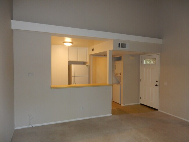 Foto del edificio - 7150 Carlson Cir