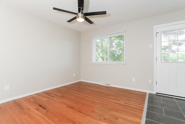 Building Photo - Incredible 3 Bedroom Home