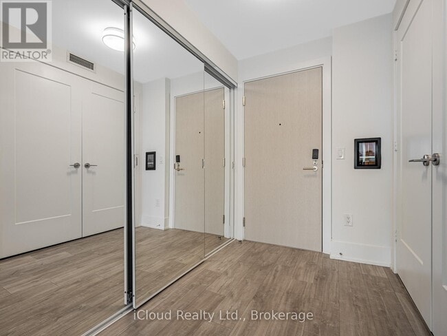 Photo du bâtiment - 480 Front St W