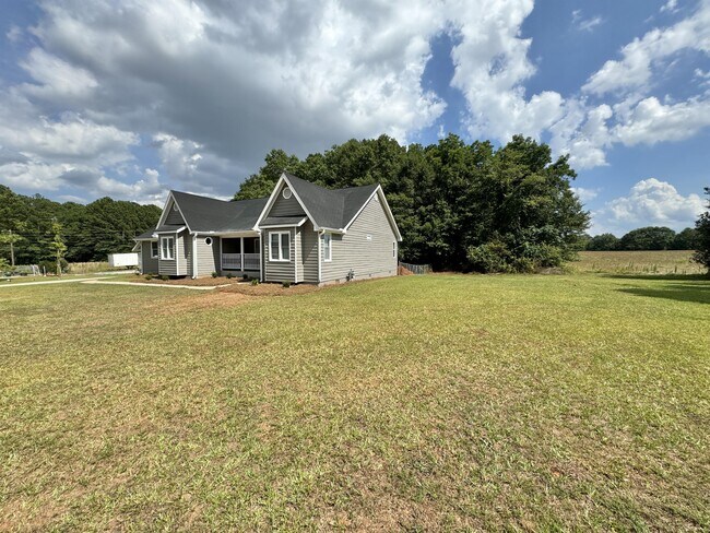 Building Photo - 935 Hwy 81