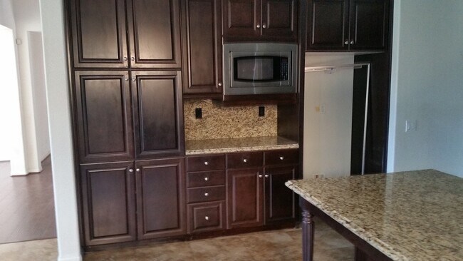 Foto del edificio - Wonderful 5 Bedroom 3 Bathrooms home in Ch...