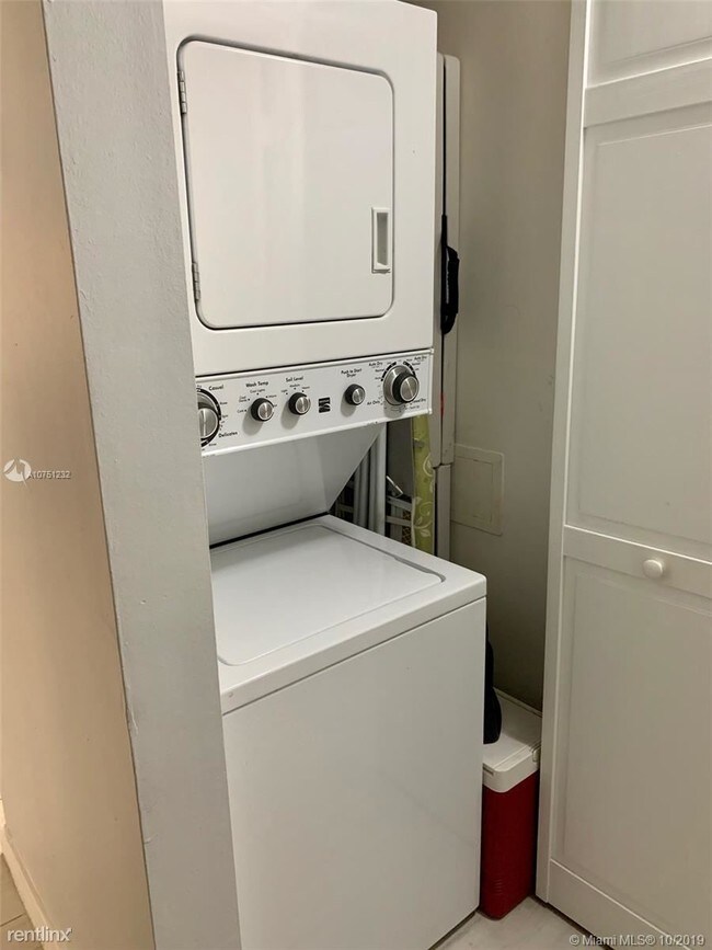 Foto del edificio - 18246 Mediterranean Blvd