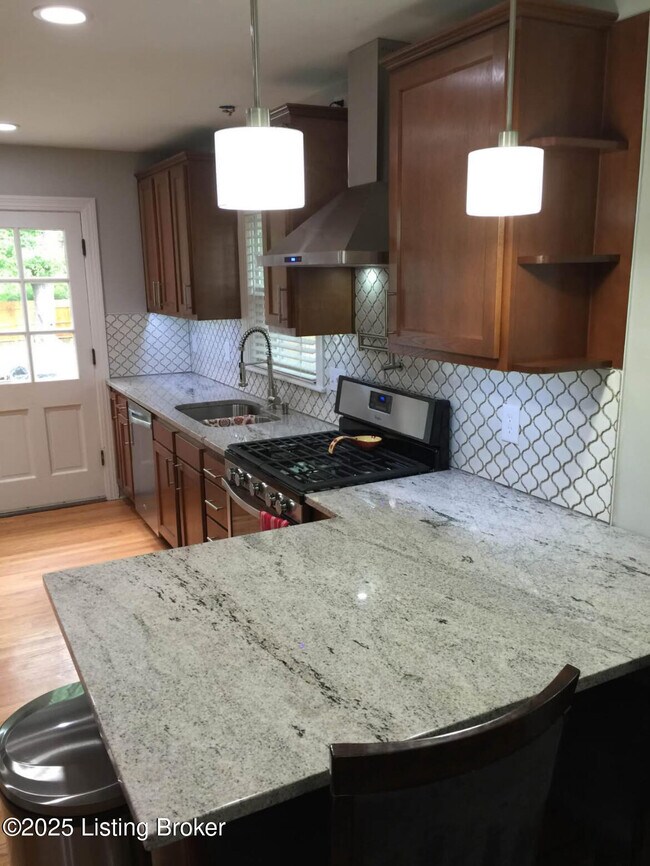 Foto del edificio - 405 Breckenridge Ln