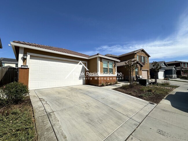 Building Photo - Updated 4bd/2ba Home with 2 Car Garage