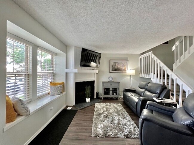 Foto del edificio - FURNISHED Two Bedroom Two Bath Condo on th...