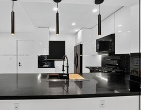 Building Photo - 13020 SW 92nd Ave