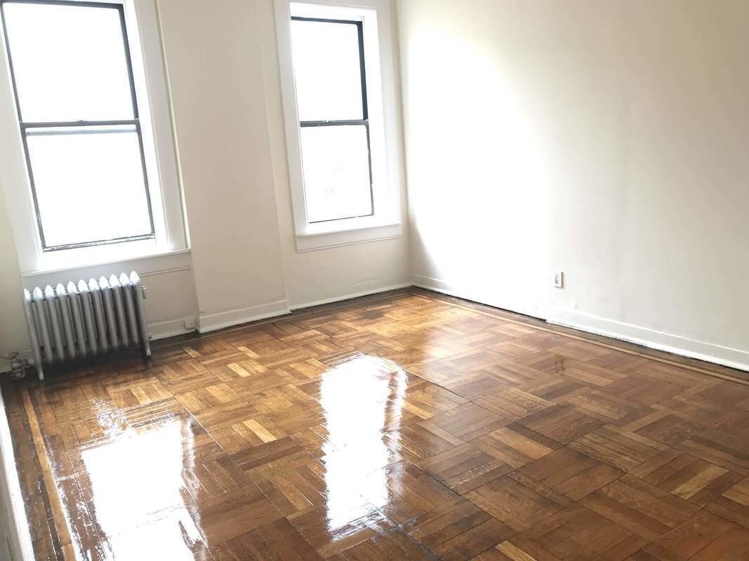 Primary Photo - 225 Parkside Ave
