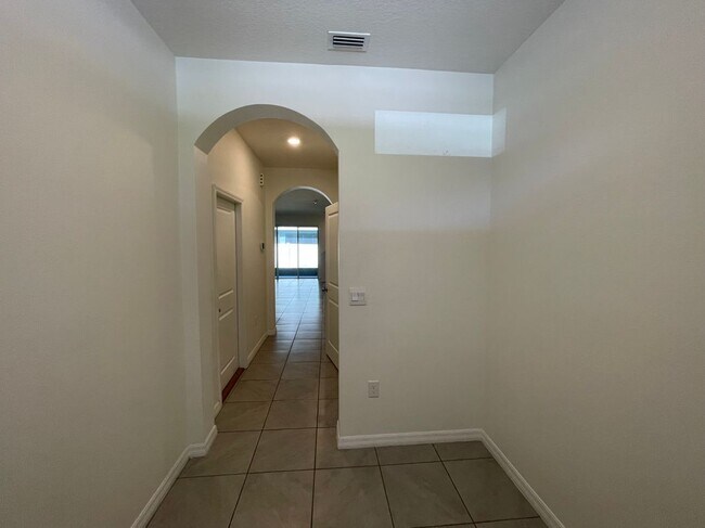 Foto del edificio - 2883 Peony Pr Ln