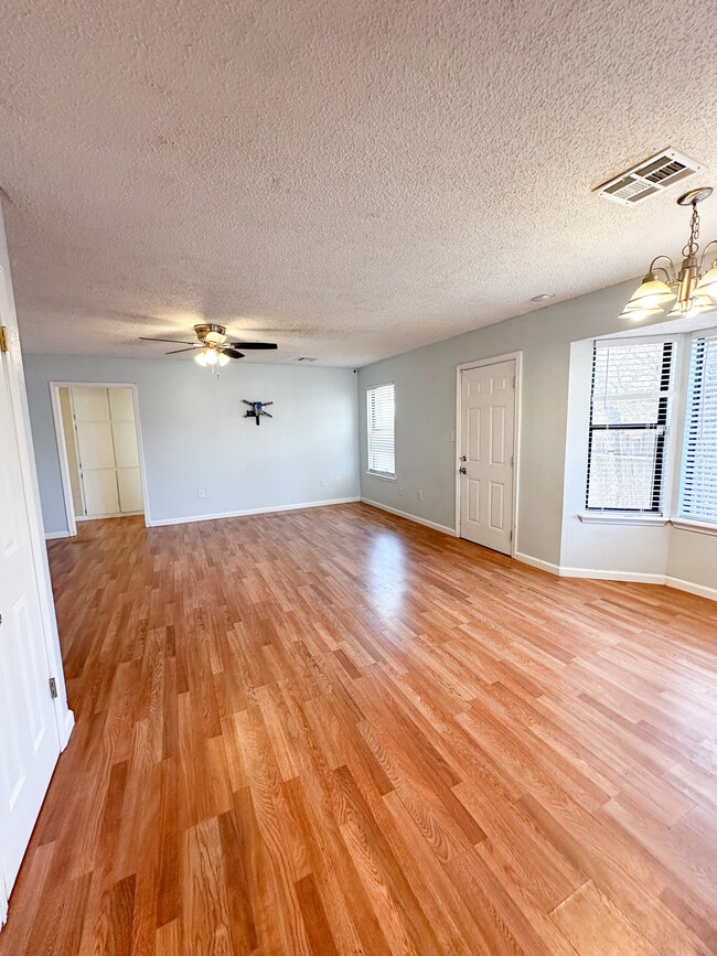 Foto del edificio - 2711 NE Euclid Ave