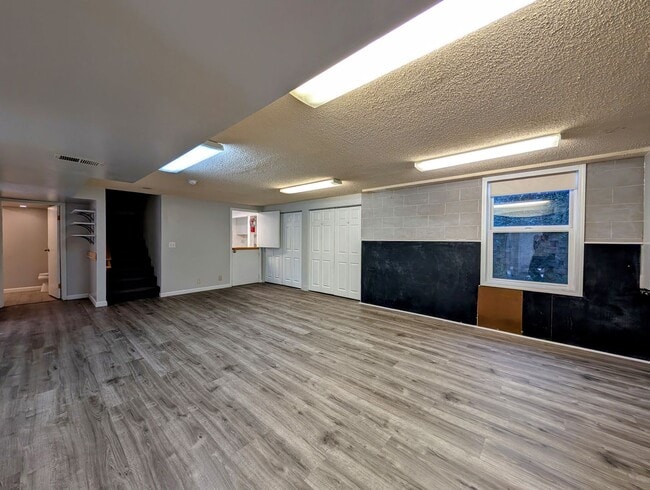 Building Photo - Low maintenance 3 bedroom!