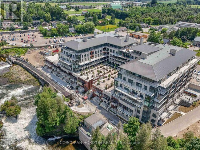 Building Photo - 7 Wellington Dr