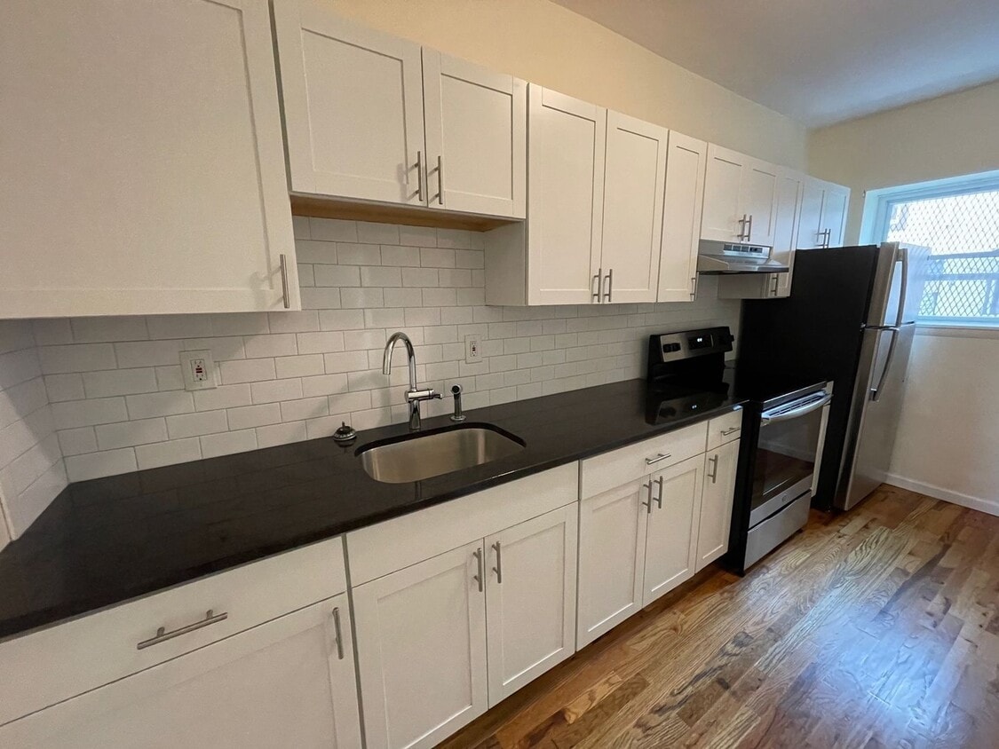 Primary Photo - 202 Broadway