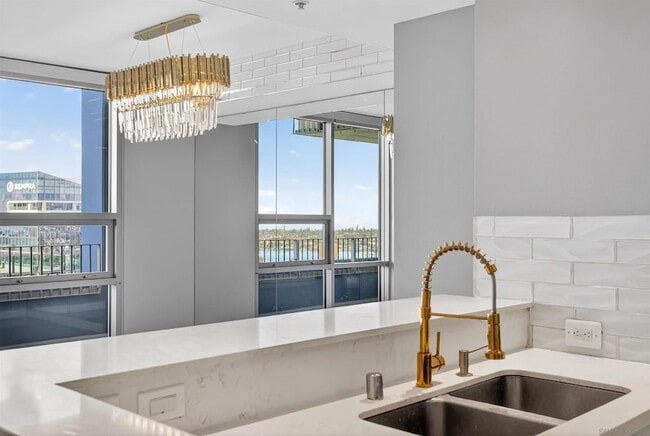 Building Photo - 321 Tenth Ave