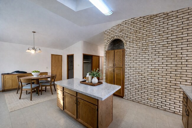 Building Photo - Gorgeous Ranch Home Available Immediately!