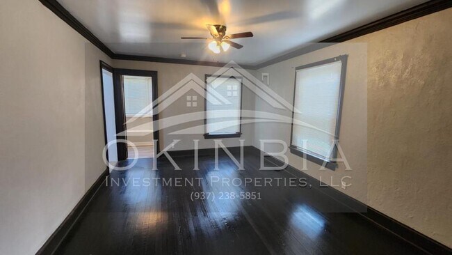 Building Photo - 1305 Amherst Pl