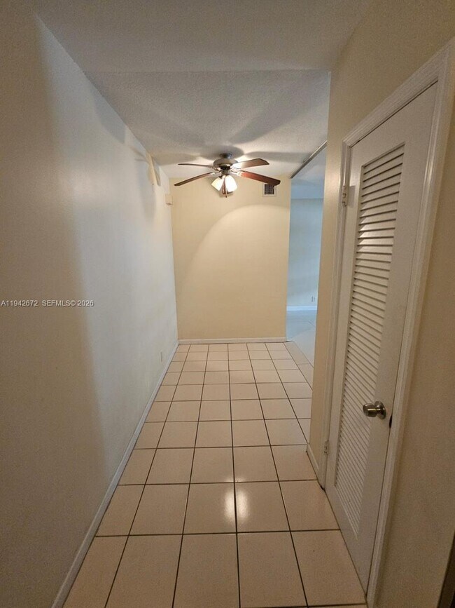 Foto del edificio - 2424 SE 17th St