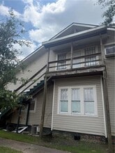 Building Photo - 450 Williams St