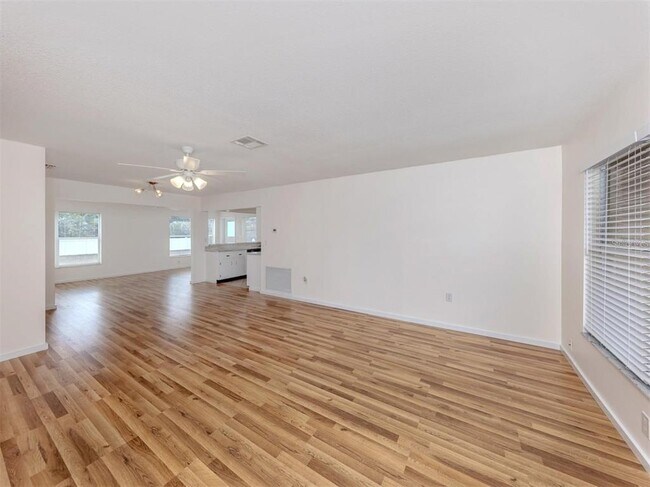 Foto del edificio - 1215 Mango Ave